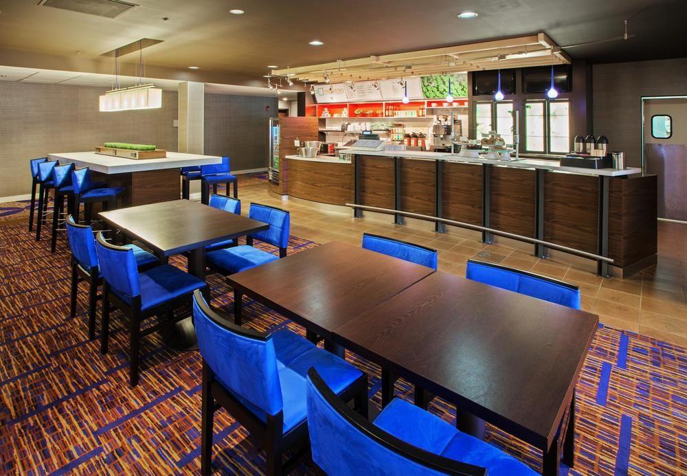 Отель Courtyard Chicago Midway Airport Bedford Park Экстерьер фото