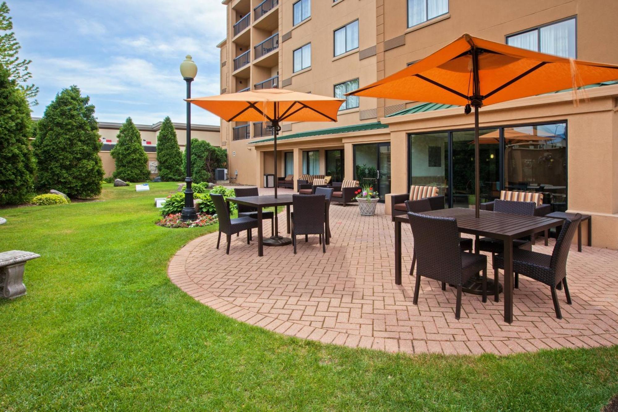Отель Courtyard Chicago Midway Airport Bedford Park Экстерьер фото