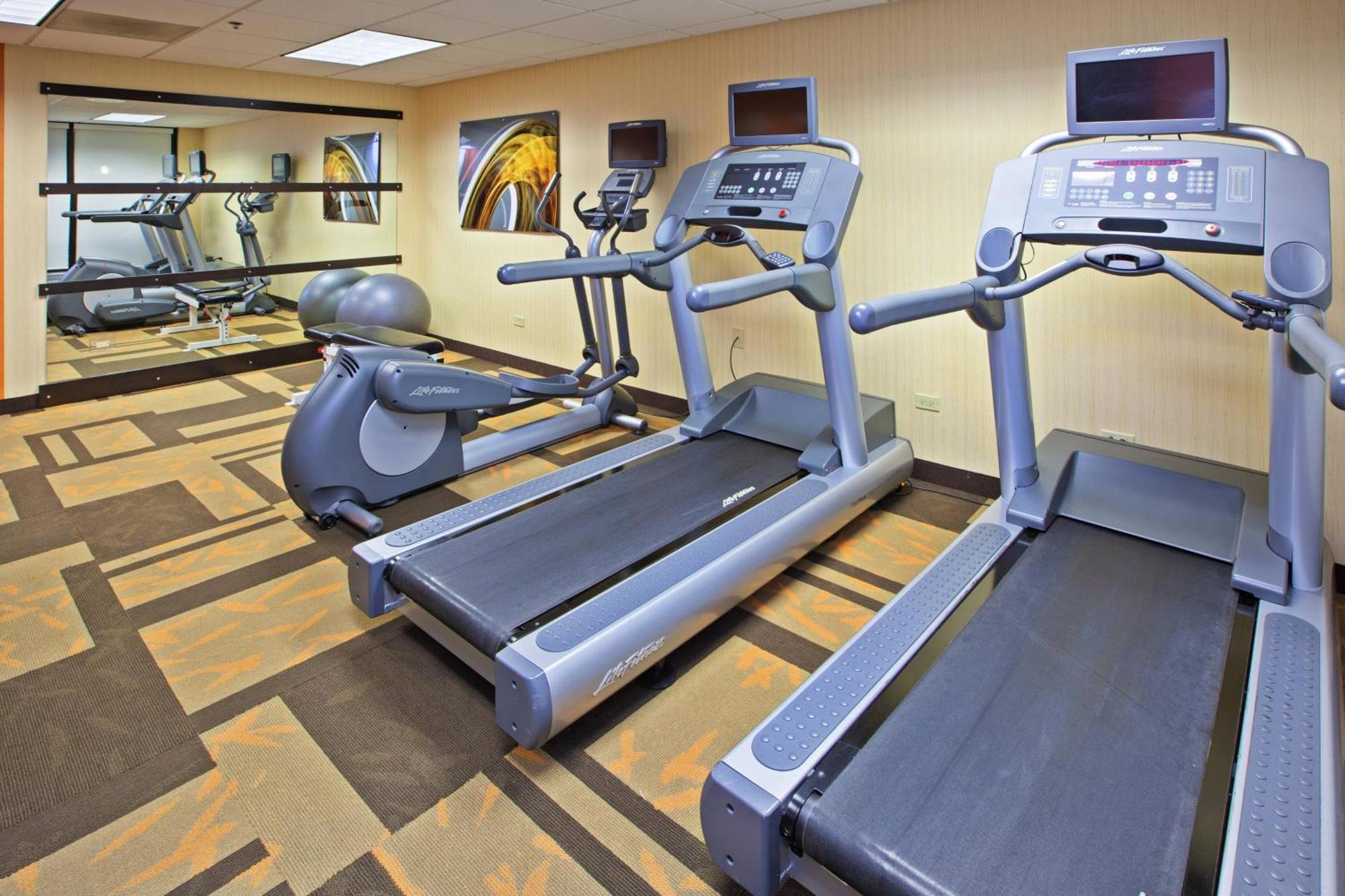 Отель Courtyard Chicago Midway Airport Bedford Park Экстерьер фото
