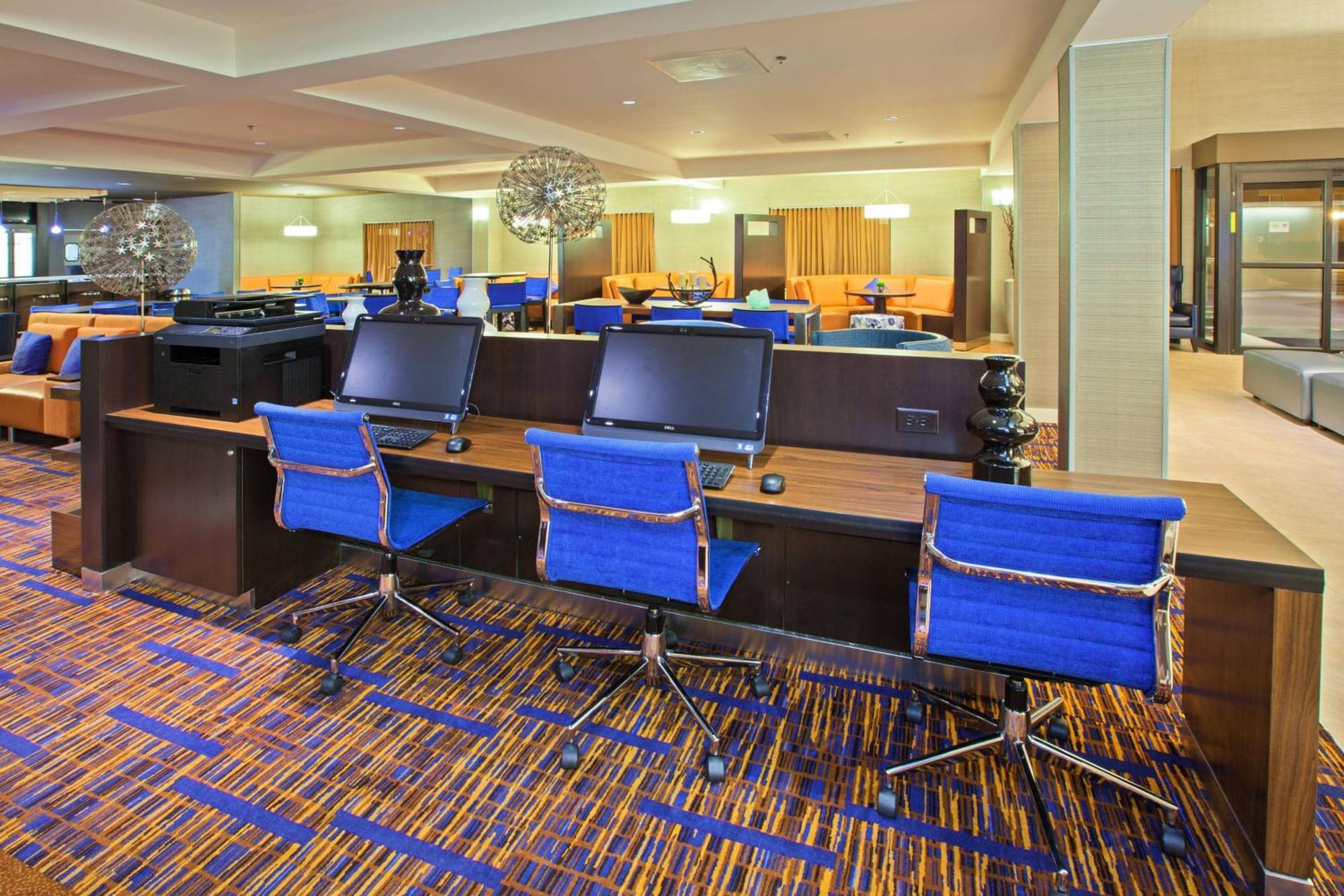 Отель Courtyard Chicago Midway Airport Bedford Park Экстерьер фото