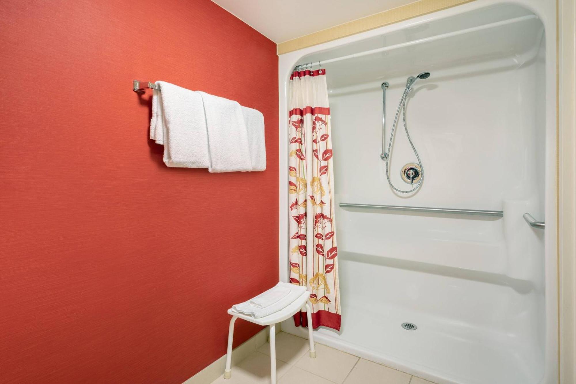 Отель Courtyard Chicago Midway Airport Bedford Park Экстерьер фото
